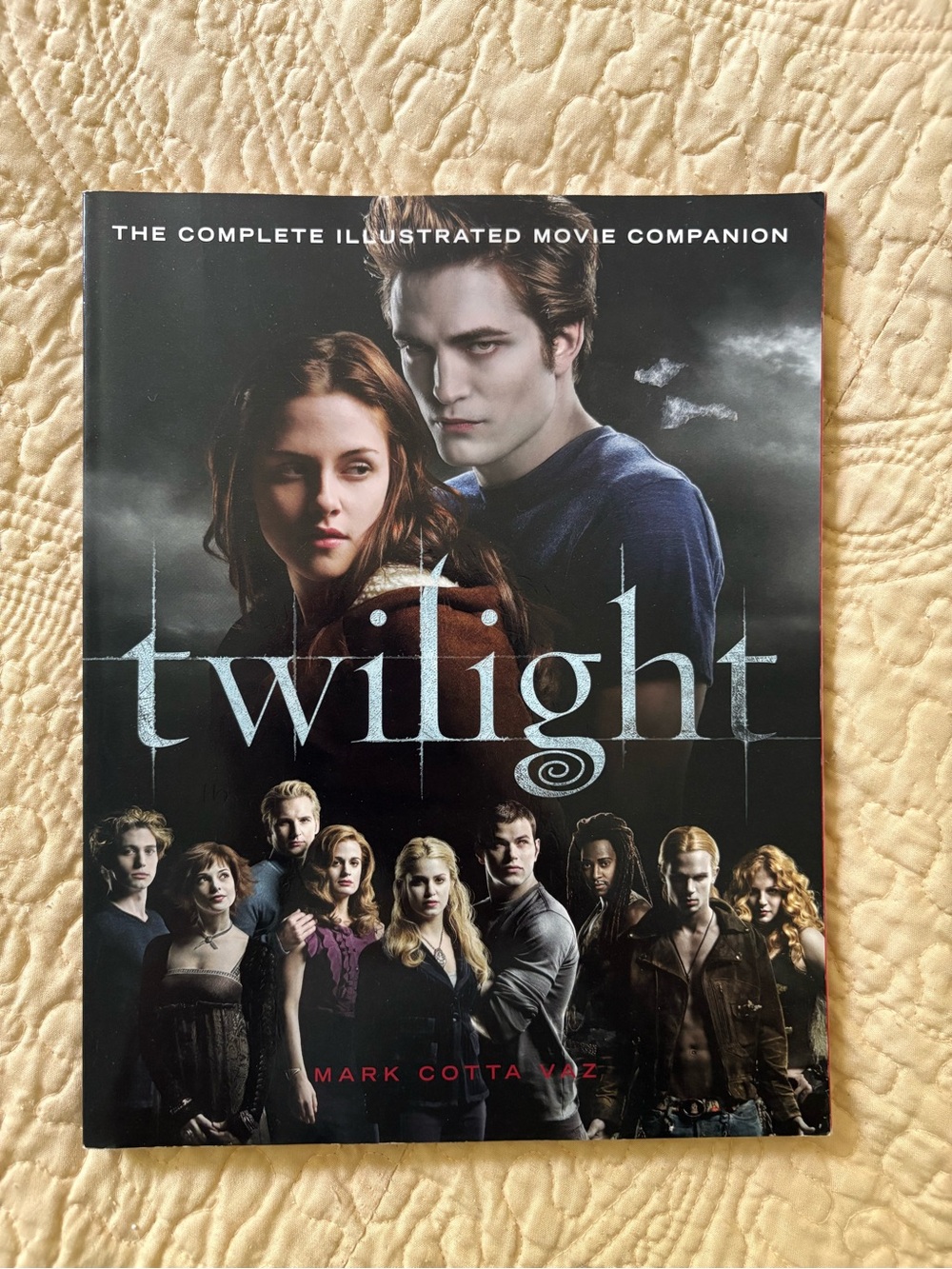 Twilight Illustrated Movie Companion - Black Cover Edition